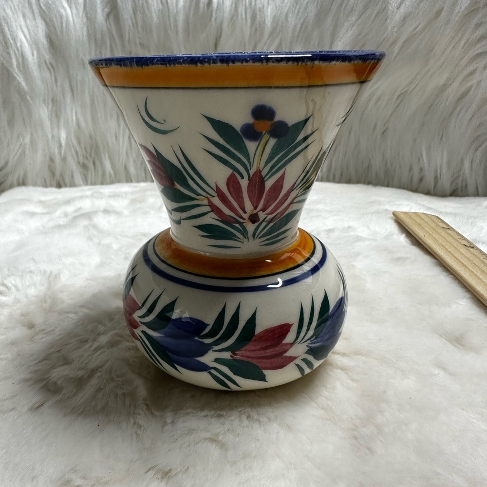 Mid-20th Century French Hand Painted Faience Vase Signed HB Quimper F251 DF.AG